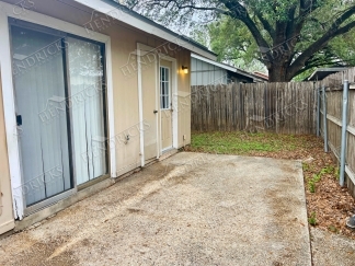 Spacious 2 Bedroom Duplex with Fireplace in Northeast San Antonio