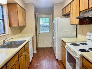 Spacious 2 Bedroom Duplex with Fireplace in Northeast San Antonio