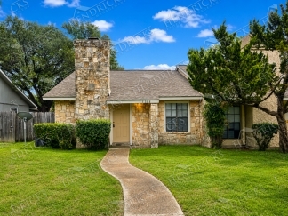 Spacious 2 Bedroom Duplex with Fireplace in Northeast San Antonio