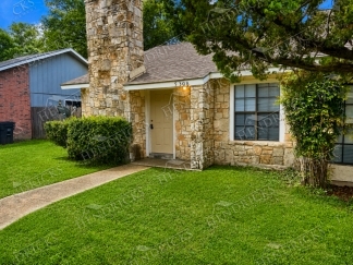 Spacious 2 Bedroom Duplex with Fireplace in Northeast San Antonio