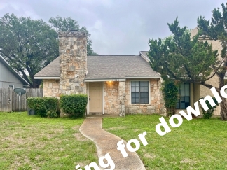 Spacious 2 Bedroom Duplex with Fireplace in Northeast San Antonio