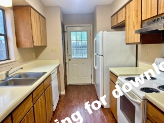 Spacious 2 Bedroom Duplex with Fireplace in Northeast San Antonio