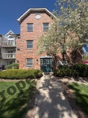 4312 W Shamrock Lane, Apt 2D, Mchenry, IL 60050
