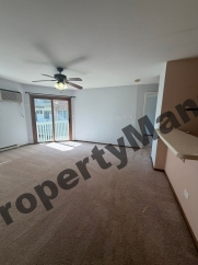 4312 W Shamrock Lane, Apt 2D, Mchenry, IL 60050