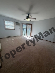 4312 W Shamrock Lane, Apt 2D, Mchenry, IL 60050