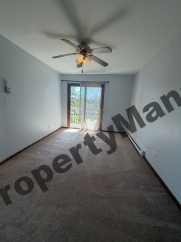 4312 W Shamrock Lane, Apt 2D, Mchenry, IL 60050