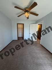4312 W Shamrock Lane, Apt 2D, Mchenry, IL 60050
