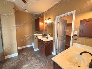 4 Bedroom Home with Outdoor Kitchen in Wortham Oaks San Antonio