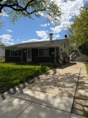 1688 Clifford St, Glendale Heights, IL 60139 – Spacious 3 Bed / 2 Bath Single-Family Home