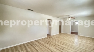 Charming 3-Bedroom with Spacious Living in Lantana!