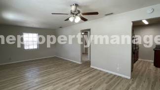 Charming 3-Bedroom with Spacious Living in Lantana!