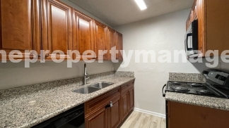Charming 3-Bedroom with Spacious Living in Lantana!
