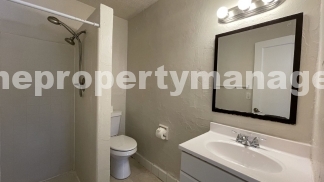Charming 3-Bedroom with Spacious Living in Lantana!