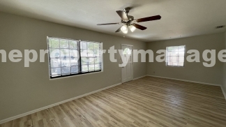 Charming 3-Bedroom with Spacious Living in Lantana!