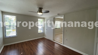 Charming 3-Bedroom with Spacious Living in Lantana!