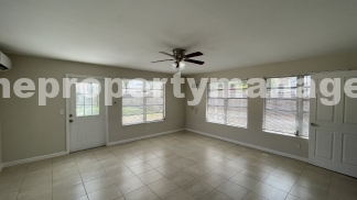 Charming 3-Bedroom with Spacious Living in Lantana!
