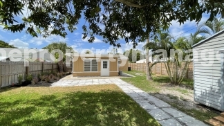 Charming 3-Bedroom with Spacious Living in Lantana!