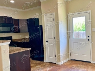 Charming 3 Bedroom Townhome Near Medical Center and Ingram Park