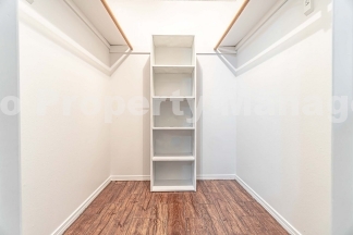 Quiet and Quaint Duplex in Rogers!