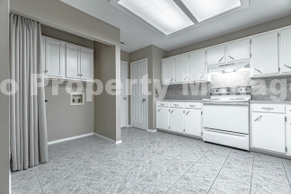 Quiet and Quaint Duplex in Rogers!