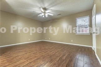 Quiet and Quaint Duplex in Rogers!