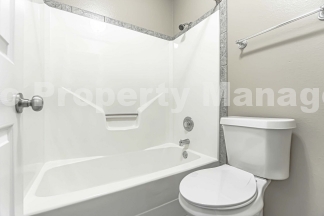 Quiet and Quaint Duplex in Rogers!