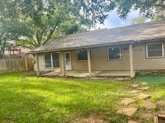 Beautiful 3 Bedroom Home with Covered Patio in Ridge Creek