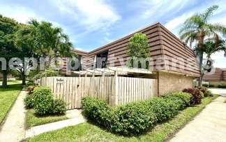 2BR/2.5BA Townhome in the Heart of Palm Beach Gardens