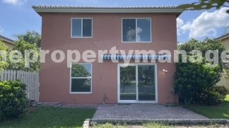 Beautiful 4BR Waterfront Home in Lakes of Laguna