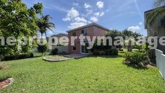 Beautiful 4BR Waterfront Home in Lakes of Laguna