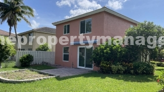 Beautiful 4BR Waterfront Home in Lakes of Laguna