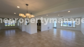 Lakefront 2BR Home in 55+ Leisureville Community