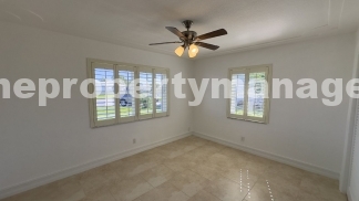 Lakefront 2BR Home in 55+ Leisureville Community