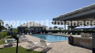 Lakefront 2BR Home in 55+ Leisureville Community