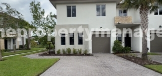 Spacious 4-Bedroom End-Unit Townhome with Beautiful Lake Views