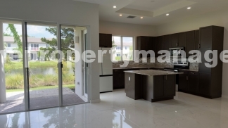 Spacious 4-Bedroom End-Unit Townhome with Beautiful Lake Views