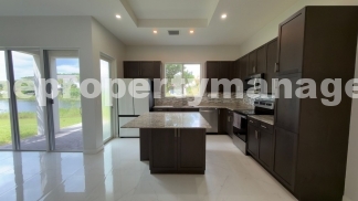 Spacious 4-Bedroom End-Unit Townhome with Beautiful Lake Views