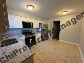 493 Leslie Ct, Apt 102, Des Plaines, IL 60016