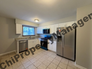 493 Leslie Ct, Apt 102, Des Plaines, IL 60016
