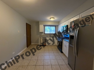 493 Leslie Ct, Apt 102, Des Plaines, IL 60016