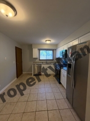 493 Leslie Ct, Apt 102, Des Plaines, IL 60016