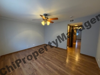 493 Leslie Ct, Apt 102, Des Plaines, IL 60016