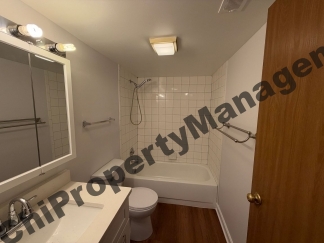 493 Leslie Ct, Apt 102, Des Plaines, IL 60016