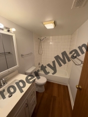 493 Leslie Ct, Apt 102, Des Plaines, IL 60016