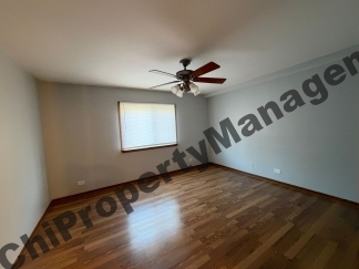 493 Leslie Ct, Apt 102, Des Plaines, IL 60016