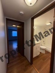 493 Leslie Ct, Apt 102, Des Plaines, IL 60016