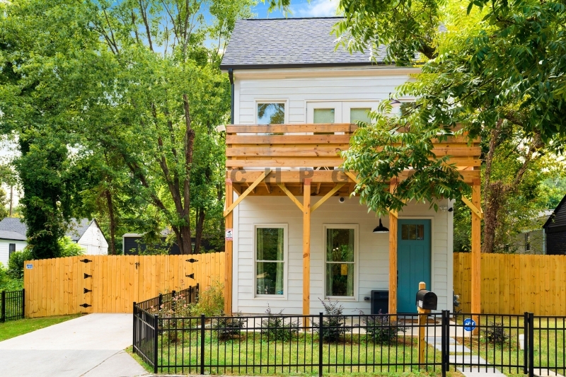 1052 Camilla St. Southwest - 2,850USD / month